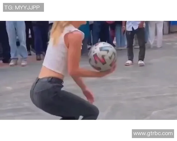 足球明星与美女亲密互动的精彩瞬间视频合集让你大开眼界