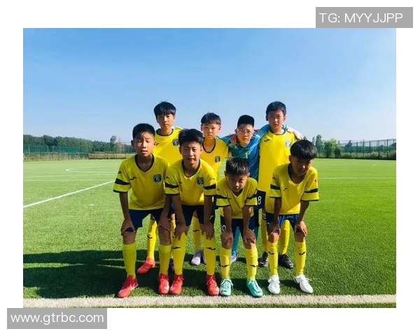 追逐梦想的少年与足球明星的奇妙旅程